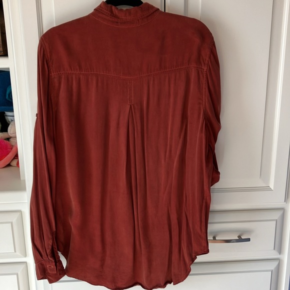 Anthropologie size large rayon blend button down top.  Rust color. - Picture 6 of 6